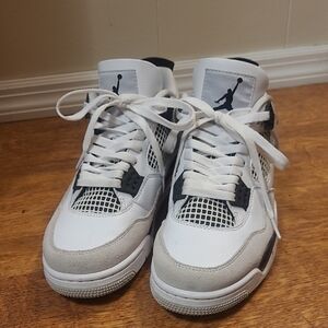 Jordan 4 Retro Military